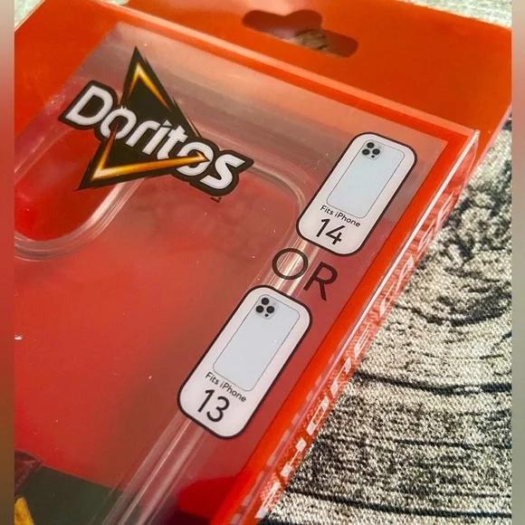 NWT! Protective phone case. Brand new in box. For iPhone 14 and 13 - Picture 6 of 11